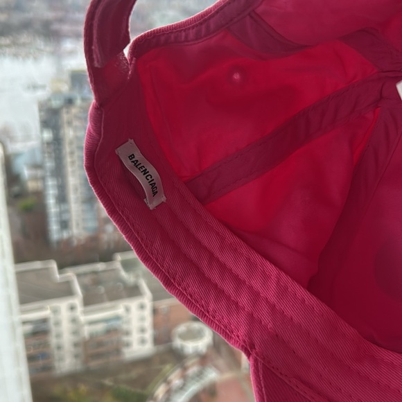 Balenciaga hat, pink! - Picture 5 of 5
